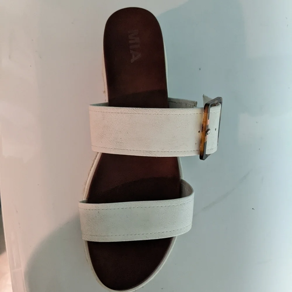 MIA White Leather Strap Platform Sandals with Tortoise Buckle Accent Size 10